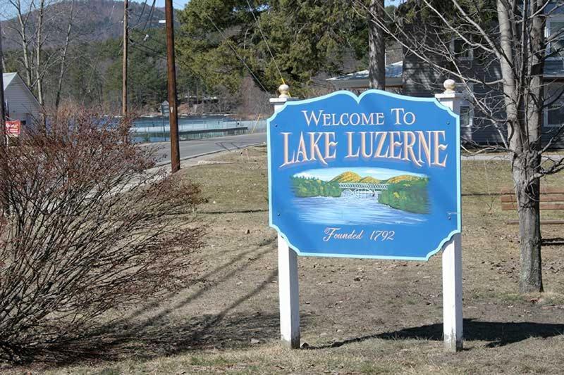 Luzerne Court Motel Lake Luzerne ภายนอก รูปภาพ