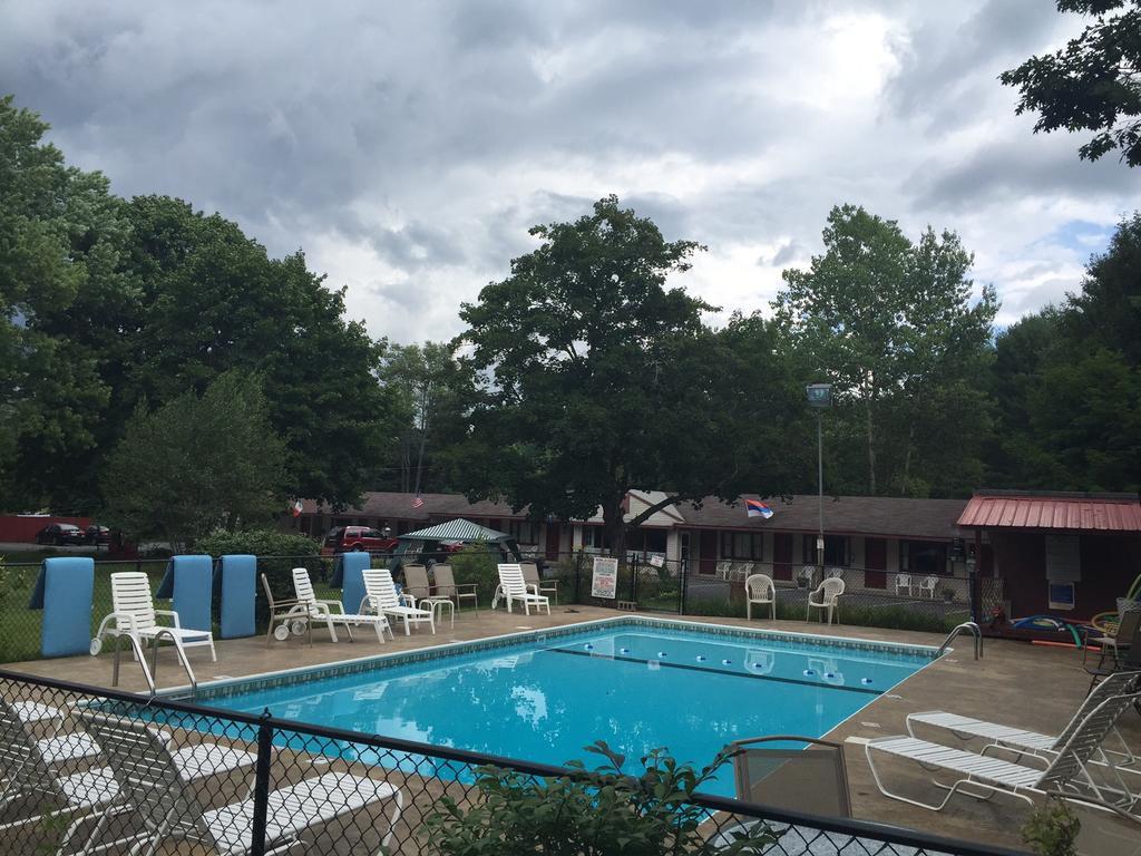Luzerne Court Motel Lake Luzerne ภายนอก รูปภาพ