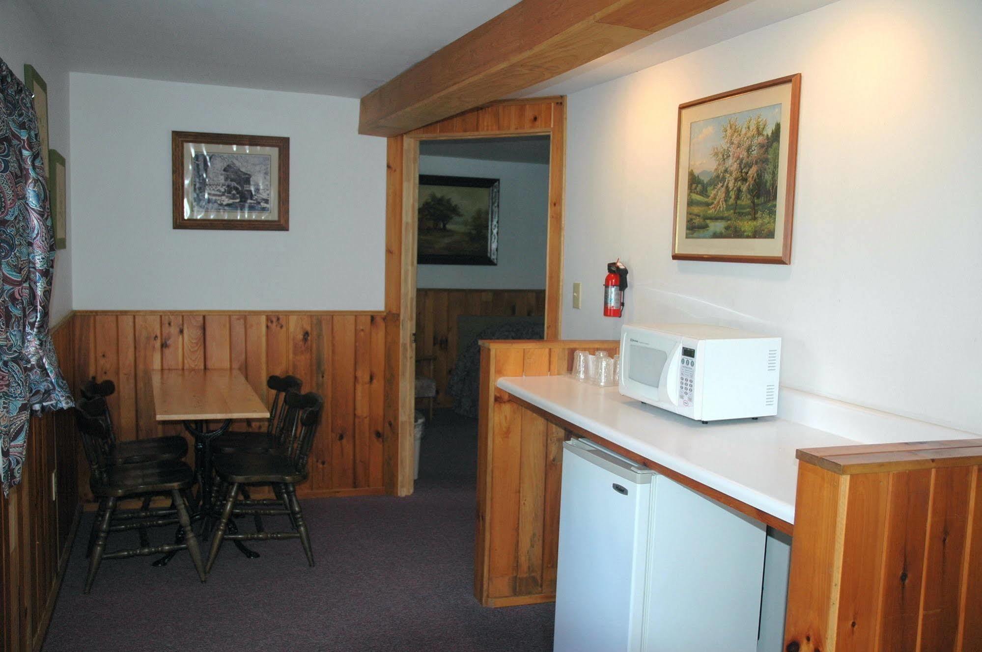 Luzerne Court Motel Lake Luzerne ภายนอก รูปภาพ