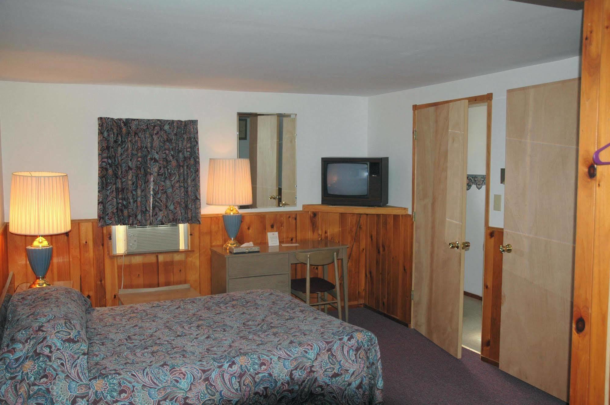 Luzerne Court Motel Lake Luzerne ภายนอก รูปภาพ