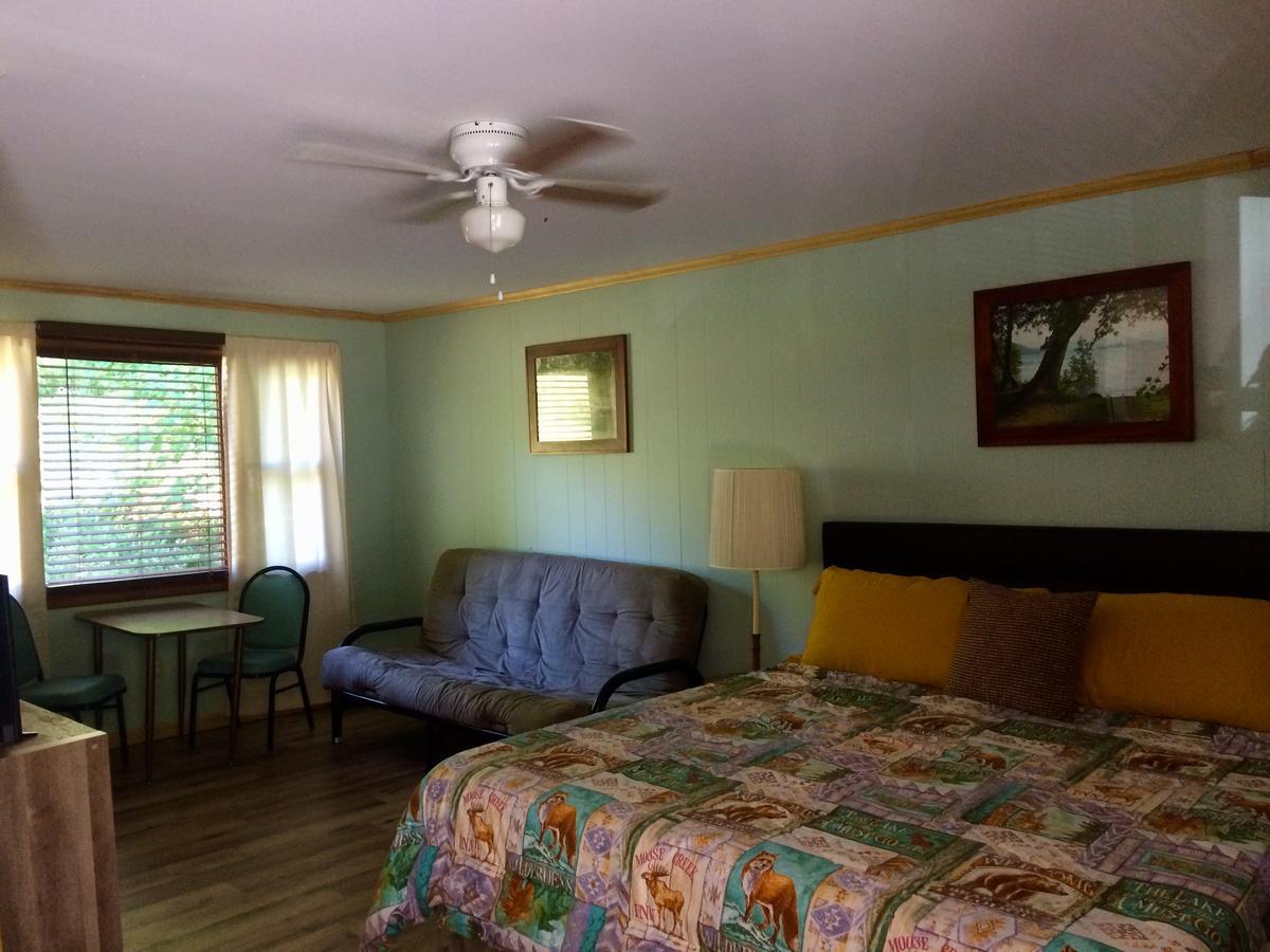 Luzerne Court Motel Lake Luzerne ภายนอก รูปภาพ